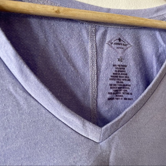 3/20$ St John’s Bay active long sleeve lilac purple long sleeve v neck top - Picture 2 of 3